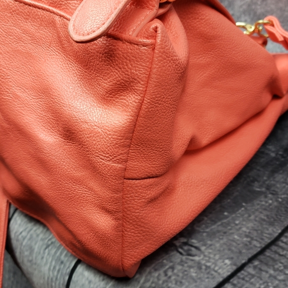 Steve Madden Leather Hobo Handbag, Salmon, many pockets, Outside pockets deep - Picture 7 of 9